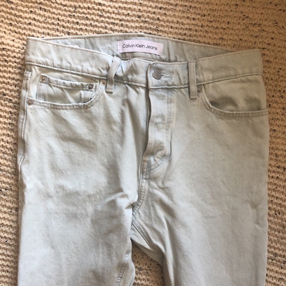 Calvin Klein light wash jeans, Slim straight fit, Button fly, 30x32 - Picture 4 of 4